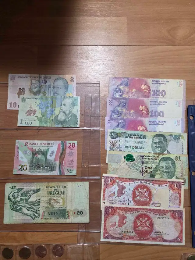 world coin and bill collection - Photo 2