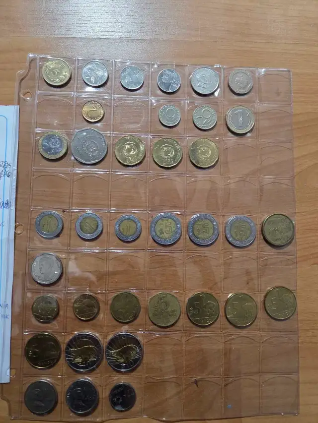 world coin and bill collection - Photo 6