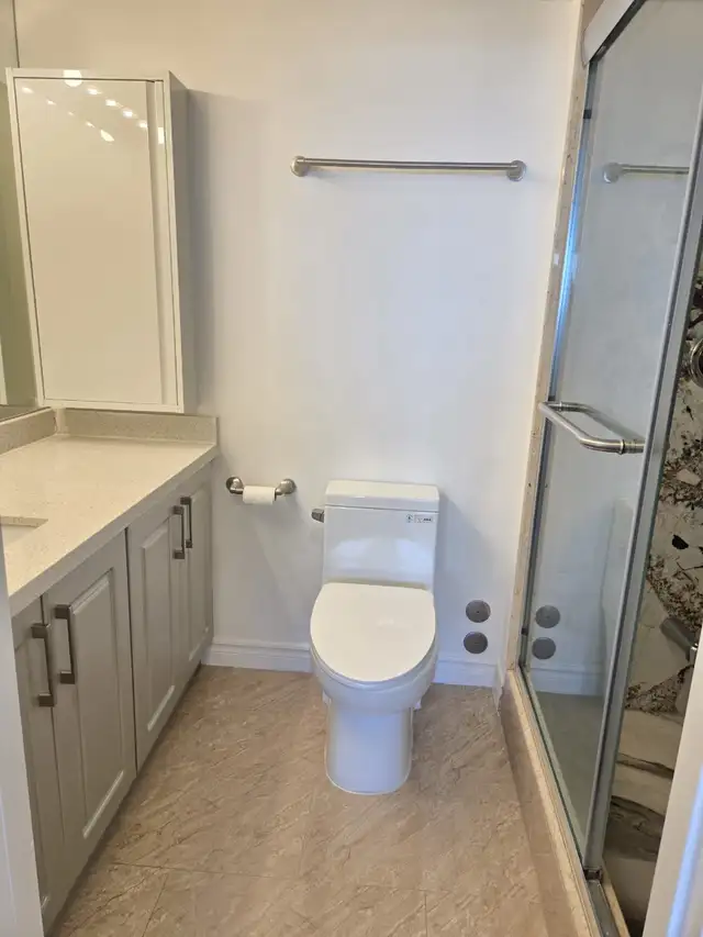 2   1 Bedroom Condo for rent Burnhamthrope & Confederation - Photo 17