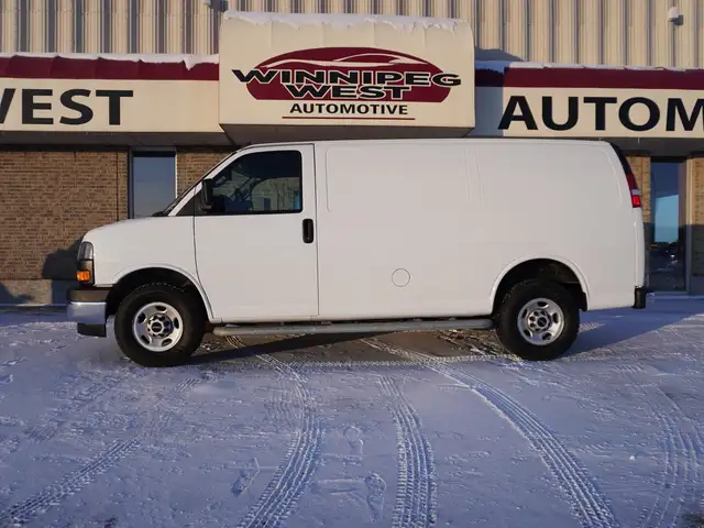 2023 GMC Savana Cargo Van SAVANA 2500 CARGO VAN, VERY LOW KMS ST - Photo 2