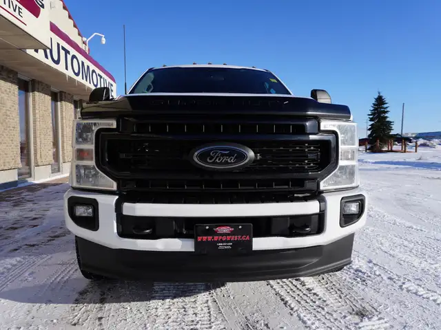 2022 Ford F-250 XLT CREW, FX4 SPORT & BLACKOUT PACKAGES & BUCKET - Photo 8