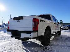 2022 Ford F-250 XLT CREW, FX4 SPORT & BLACKOUT PACKAGES & BUCKET - Photo 11