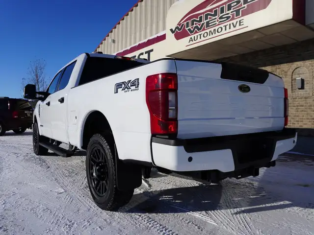 2022 Ford F-250 XLT CREW, FX4 SPORT & BLACKOUT PACKAGES & BUCKET - Photo 12