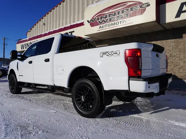 2022 Ford F-250 XLT CREW, FX4 SPORT & BLACKOUT PACKAGES & BUCKET - Photo 13