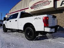 2022 Ford F-250 XLT CREW, FX4 SPORT & BLACKOUT PACKAGES & BUCKET - Photo 13
