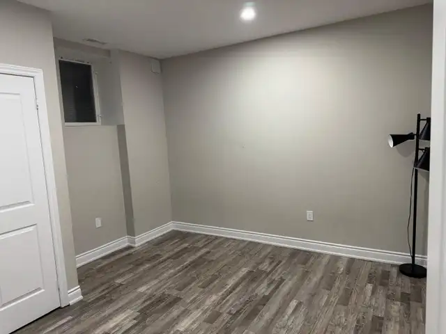 1BR   nice Den   1 Car Parking Large Basement&gt.&gt. W Bram - Photo 9