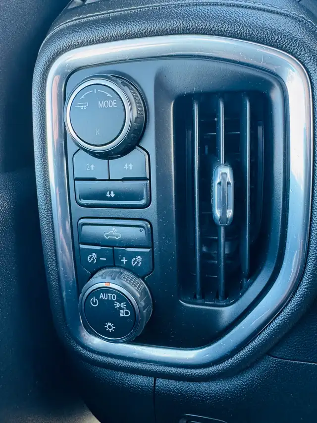 2023 Chevrolet Silverado 2500 HD LT 4X4 Crew Cab, 6.6L V8, Remot - Photo 18