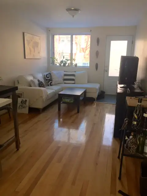 HOMA 1er juil, 2 ch, cour privée terrasse parking, métro Préfont