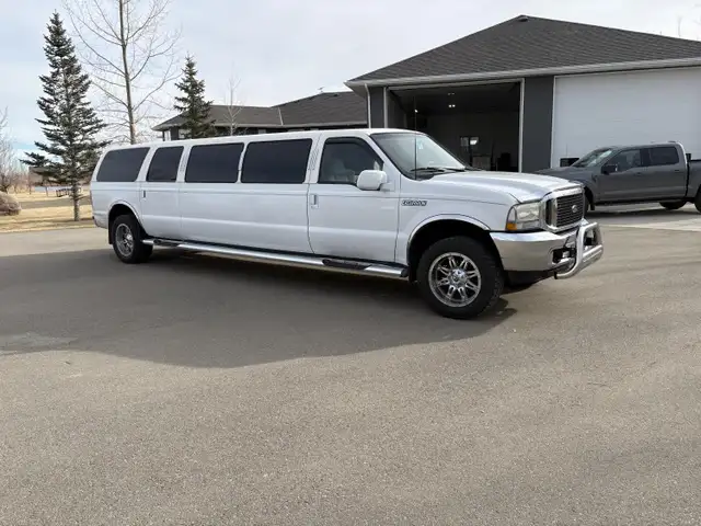 2002 Ford Excursion - Photo 2