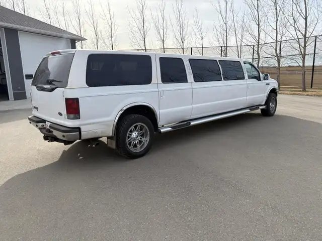 2002 Ford Excursion - Photo 3