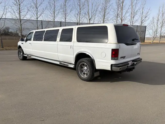 2002 Ford Excursion - Photo 4