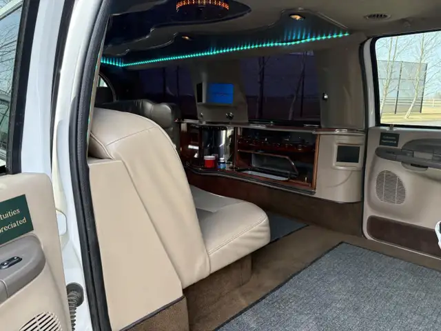 2002 Ford Excursion - Photo 12