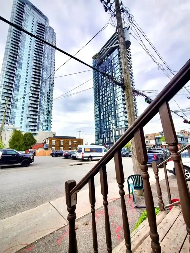 Spacious 2-Bedroom Unit for Rent in a Downtown Ottawa! - Photo 21