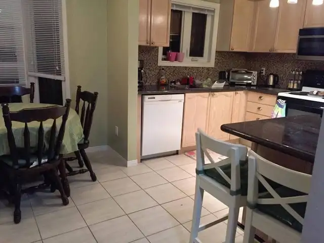 Town house for Rent 4 Bedrooms - Photo 4