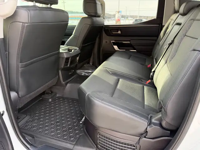 2023 Toyota Tundra Limited Hybrid Beautiful truck ! - Photo 13