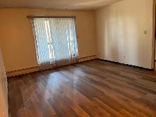 reduced dep,Lower mount royal 1 bedroom,balcony $1140/m elect