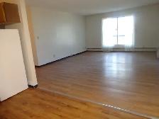 Reduced dep,Lower mount royal 2 bedrm balcony,parkg $1360/m elec