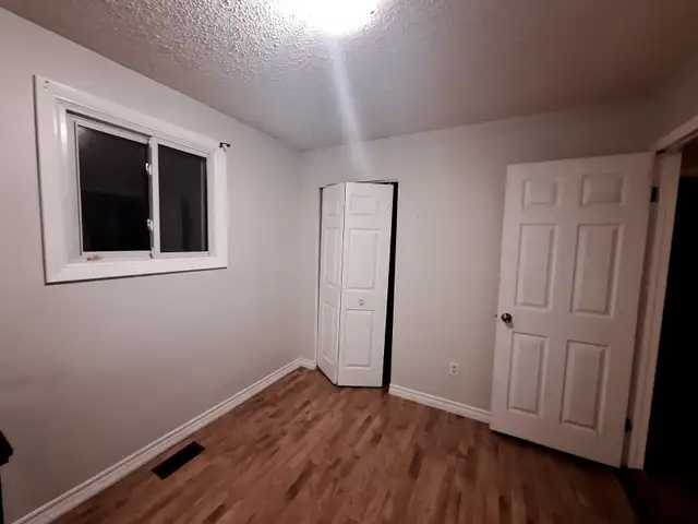 One Room for rent in Waterloo (Nothing Included, Girl Only) - Photo 5