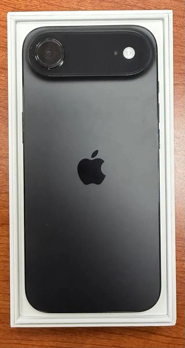 iPhone 17 Air 256GB Black Unlocked with 100% Battery Health