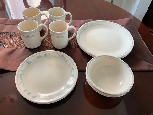 15PC CORELLE CORNING FIRST OF SPRING DINNERWARE SET