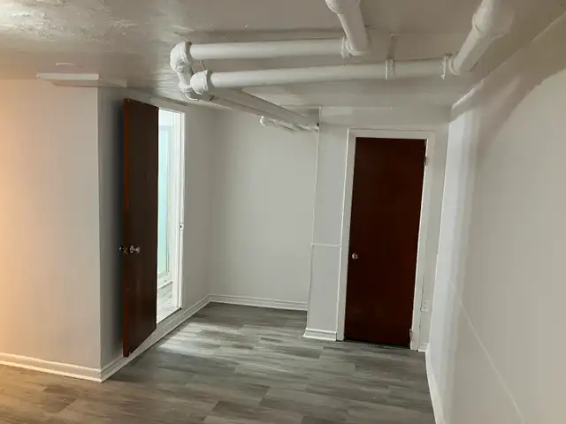 Sandy Hill Basement Bachelor/Studio Apartment (257 Daly Ave) - Photo 10