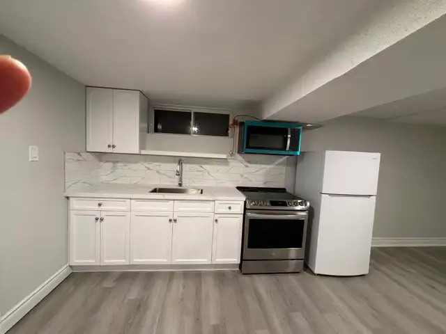 Bachelor Basement Apartment At Bayview/Major Mackenzie