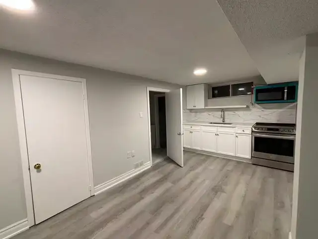 Bachelor Basement Apartment At Bayview/Major Mackenzie - Photo 2