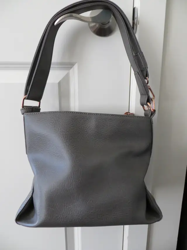 For Sale: Matt & Nat Purse - Photo 2