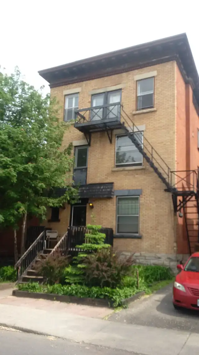 1 Bedroom Sandy Hill Apartment for Rent (508 Besserer St)