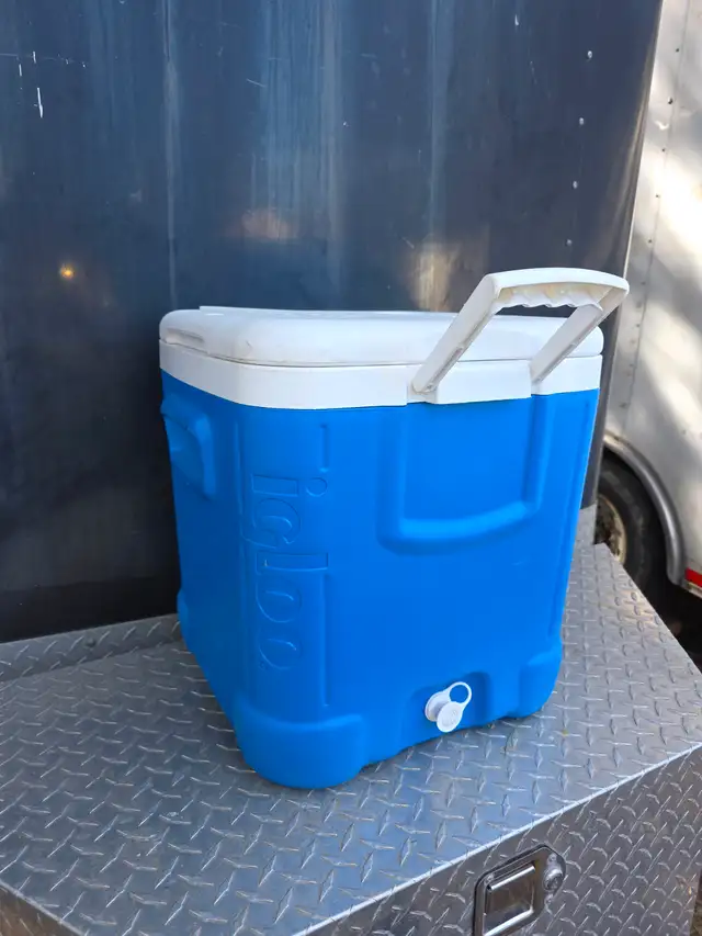 Igloo Square Cooler 2 Handles 2 Cup Holders 2 Compartment Cubby - Photo 7