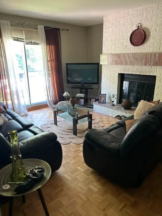 RDC 5 1/2 Anjou a louer