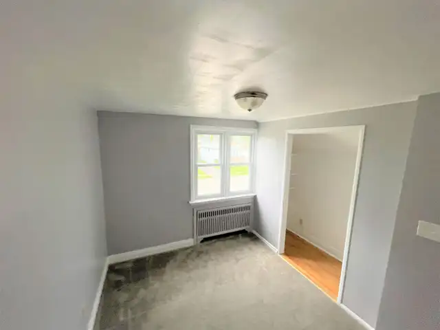 PORT COLBORNE – Quiet 2 Bedroom   Den Apartment - Photo 4