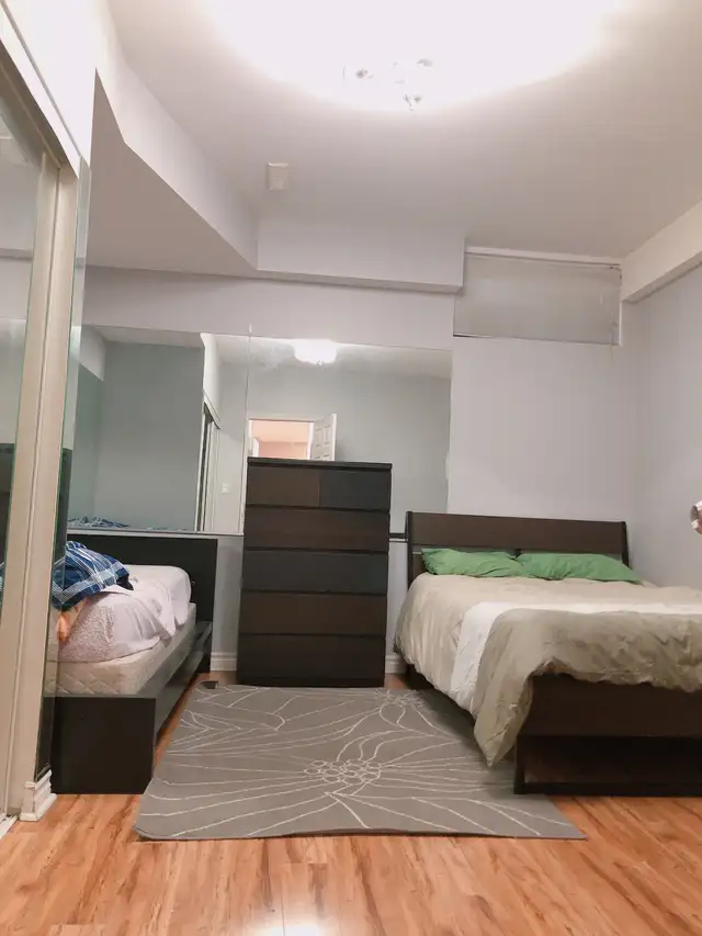 North york clean and furnished private room(1 1) - Photo 4