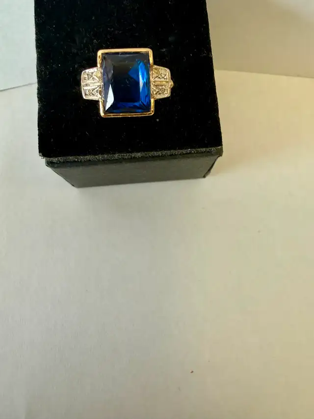 Women's 10K Gold Ring with Synthetic Sapphire~Size 5.5