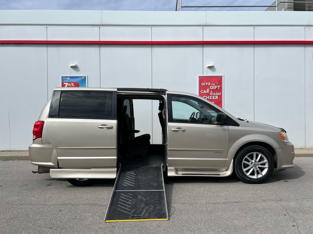 2013 Dodge Grand Caravan SXT WHEELCHAIR ACCESSIBLE VAN-WARRANTY