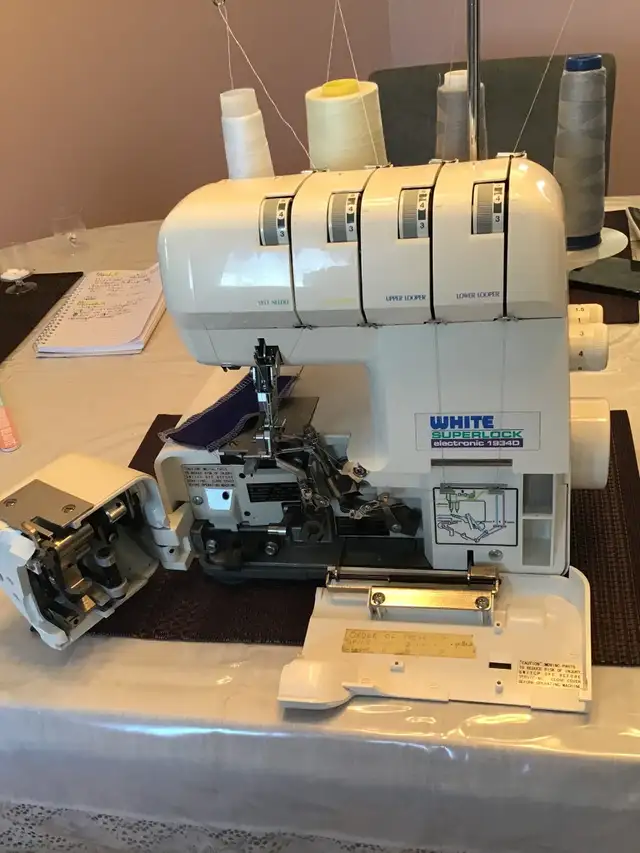 White Serger - Photo 2