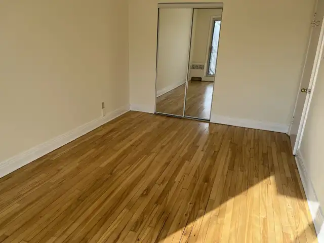 SPACIOUS 3.5 JUST FINIS RENOV. PRIME LOCATION - Photo 4