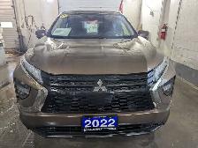2022 Mitsubishi Eclipse Cross ES S-AWC GREAT GAS MILEAGE! - Photo 2