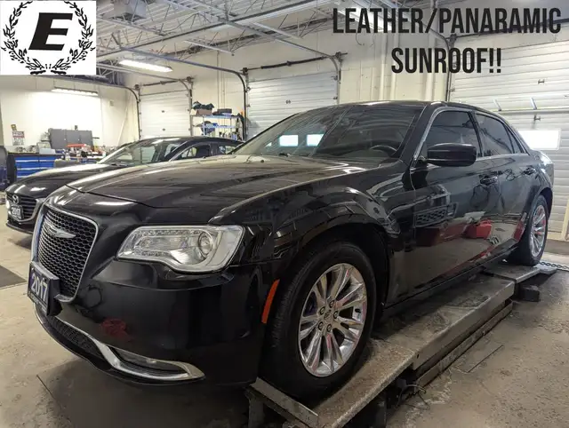 2017 Chrysler 300 TOURING WITH LEATHER/SUNROOF!