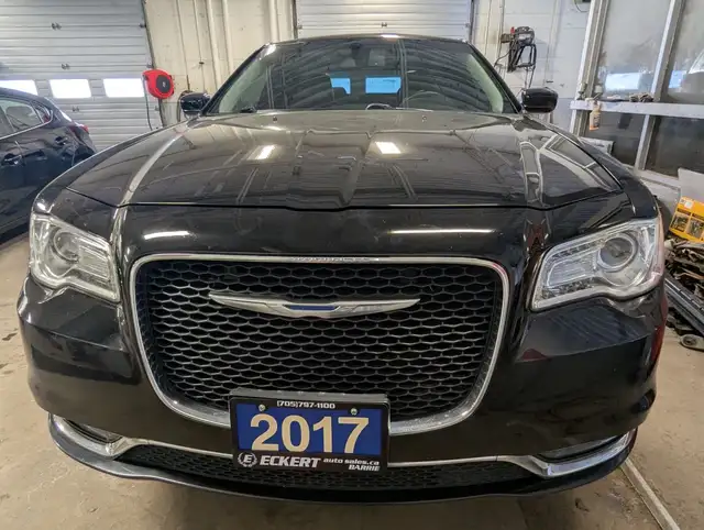 2017 Chrysler 300 TOURING WITH LEATHER/SUNROOF! - Photo 2
