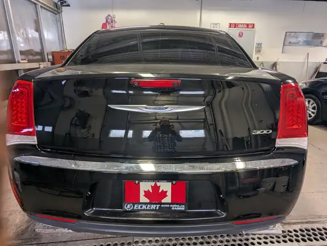 2017 Chrysler 300 TOURING WITH LEATHER/SUNROOF! - Photo 6