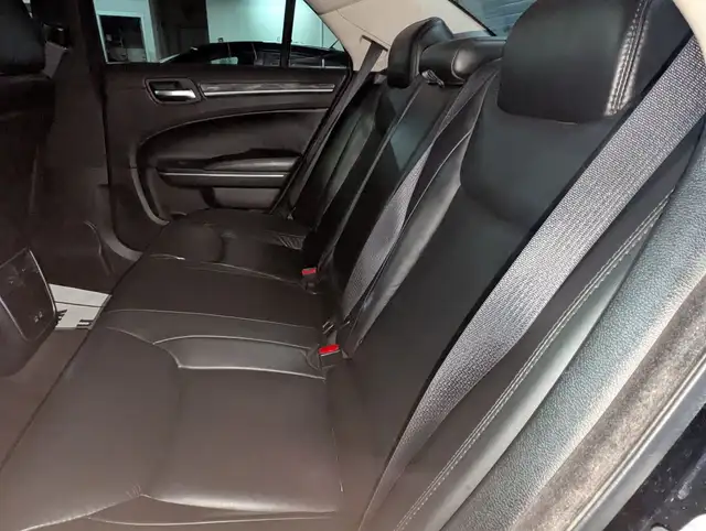 2017 Chrysler 300 TOURING WITH LEATHER/SUNROOF! - Photo 8