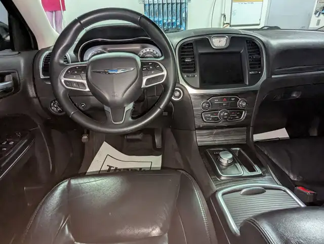 2017 Chrysler 300 TOURING WITH LEATHER/SUNROOF! - Photo 9
