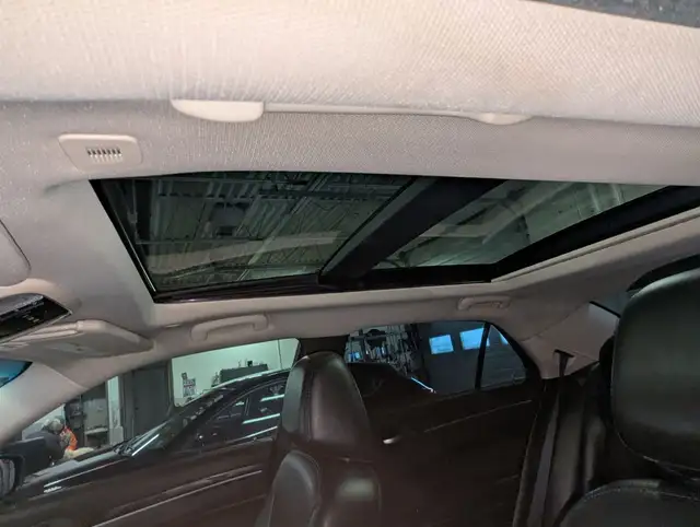 2017 Chrysler 300 TOURING WITH LEATHER/SUNROOF! - Photo 10