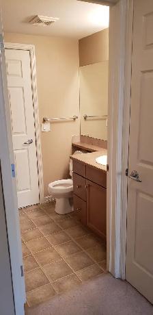 Okotoks Mesa 1 bdrm condo, heated parking, laundry, lake access - Photo 3