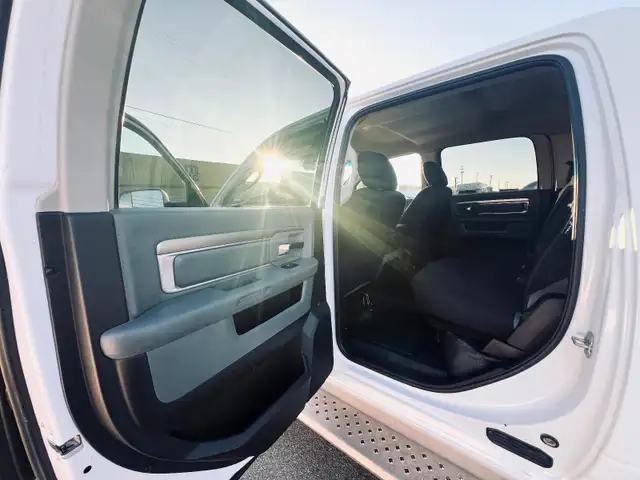 6.4L Dodge 3500 - Photo 4