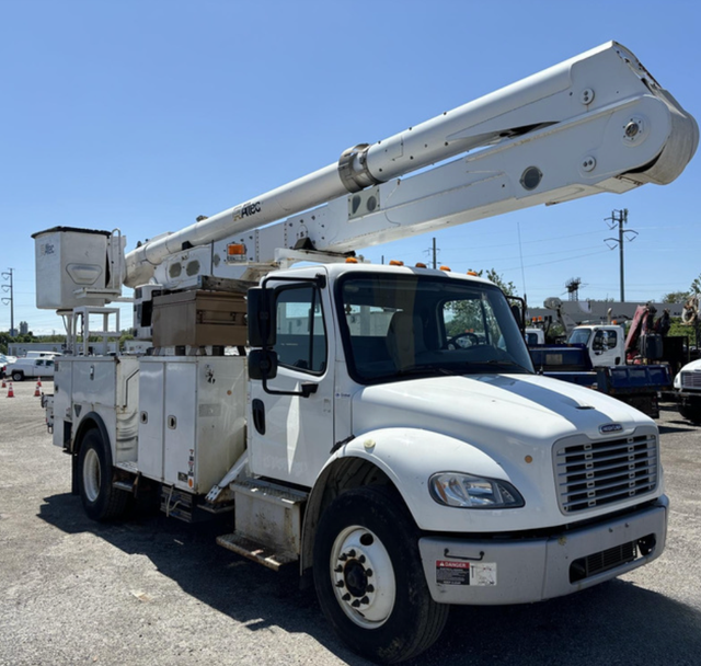 2015 Freightliner M2-106 Altec AA55 Bucket Truck - Photo 2