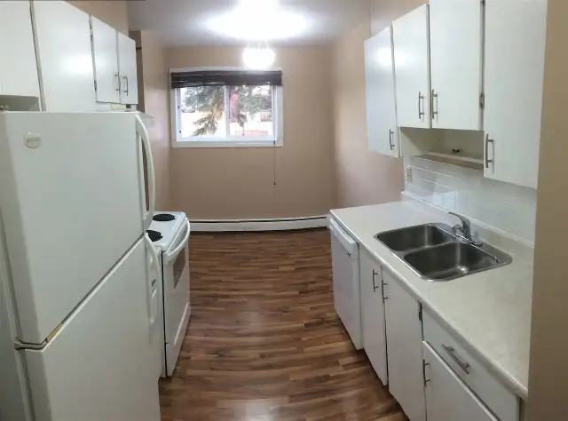 Very Nice Spacious Mainfloor 2BDRM Unit In Sweetgrass - Photo 5