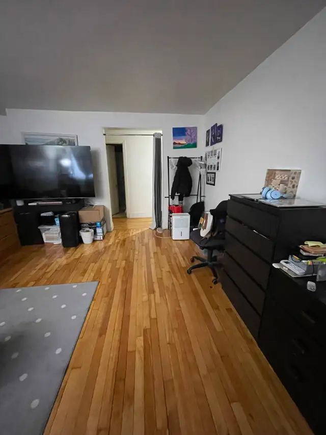 Grand 4 1/2 à louer sur Souart à CDN (demi sous-sol) - Photo 3