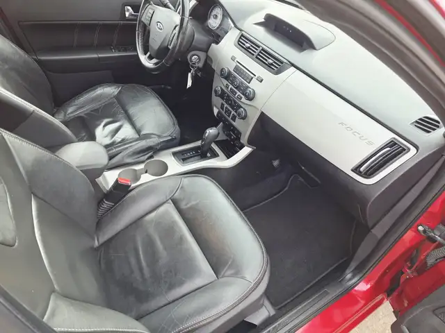 2009 Ford Focus SES Leather Heated Seats Automatic Transmission - Photo 11